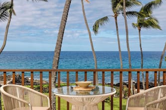 Kona Isle E23 DIRECT OCEAN FRONT, REMODELED, 2nd floor, Gorgeous 1/1