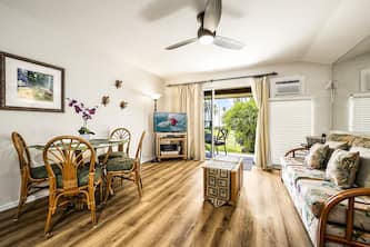 Kona Isle A4 Beautifully appointed condo. Ground Floor, Wifi, AC!