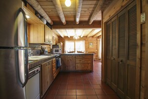 Kitchen with all the essentials. - Kitchen with all the essentials.