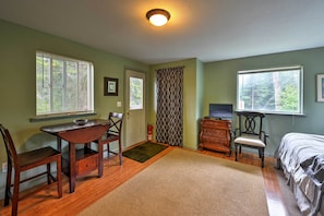 Studio | Dining Area