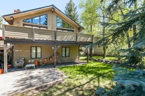 Outdoor view of home.
