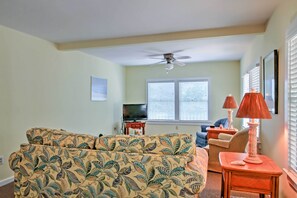 Living Room | Free WiFi | Central Heating | A/C