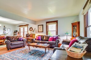 Living Room | Flat-Screen TV