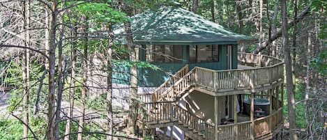 Gatlinburg Vacation Rental | 3BR | 2BA | 1,600 Sq Ft | Stairs Required