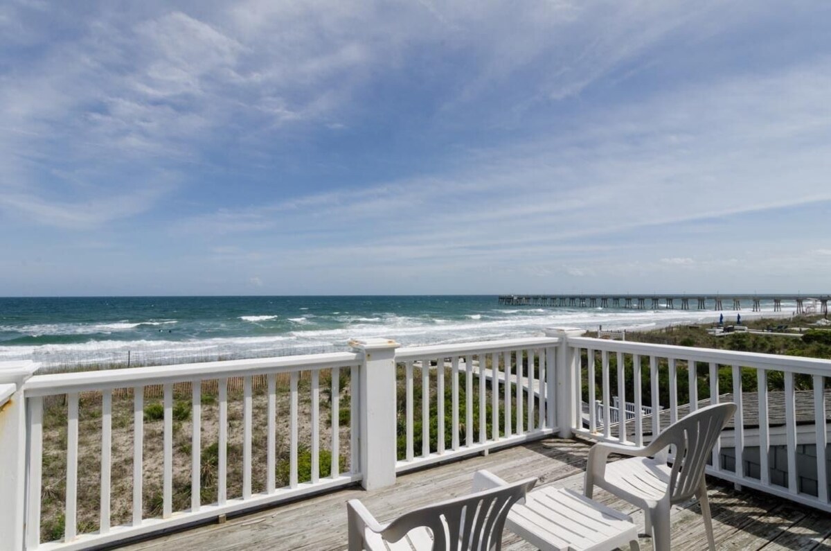 Charming beachfront bungalow in Wrightsville Beach