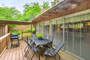 Deck | Outdoor Dining | Grill