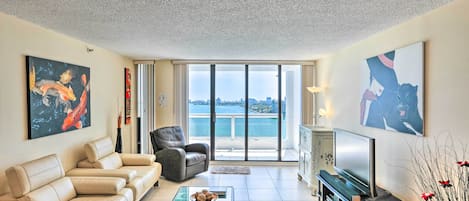 Miami Vacation Rental | 2BR | 2BA | 1,100 Sq Ft | Step-Free Access