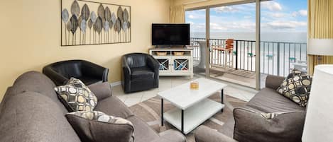 Livingroom - Flat screen TV and amazing scenic views