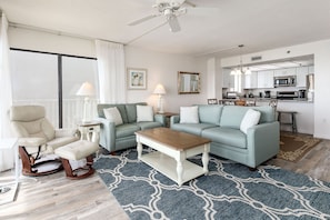 Living Room - The sofa is a queen size sleeper - another great beach front sleeping arrangement