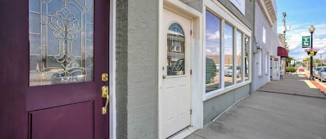 Williamstown Vacation Rental | Studio | 1BA | 400 Sq Ft