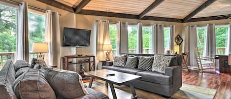 Gatlinburg Vacation Rental | 6BR | 3BA | 3,000 Sq Ft | 2 Stories