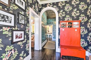 Entryway | Free WiFi