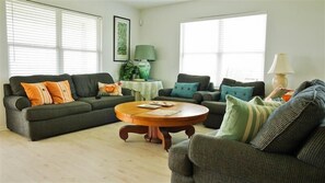 Living Room | Central Air Conditioning/Heat