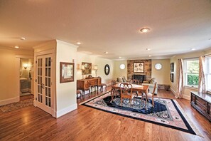 Dining Area | Parking | Garage (1 Vehicle) | Driveway (5 Vehicles)