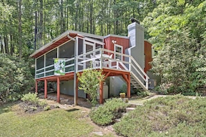 Single-Story Cottage | Screened Porch | Garden | Mountain Views