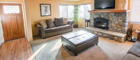 Living room w/ wood burning fireplace, TV