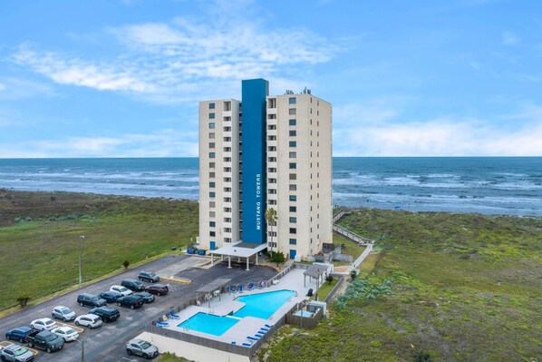 Port Aransas Vacation Rental | 3BR | 2.5BA | 1,484 Sq Ft | Step-Free Entry