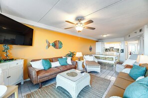 Living Room | Smart TV | Full Futon