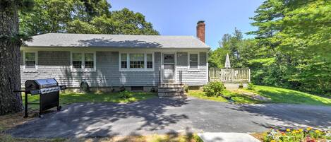 Mashpee Vacation Rental | 3BR | 1BA | 1,288 Sq Ft | 1 Story | 3 Stairs to Enter