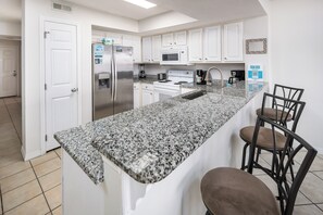 Breakfast Bar - With all this counter space, the possibilities are endless