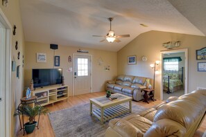 Living Room | Central Air Conditioning/Heating