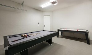 [amenities:Game-Room:2] Game Room