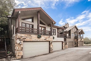 Whether you choose to visit Park City, Utah in the stunning winter season or summer months, this home is ideal and immaculate for all vacationers.
