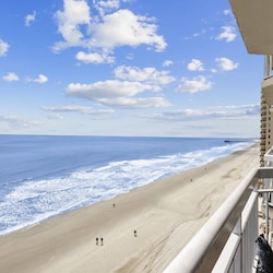 Incredible Ocean and Beach Views!