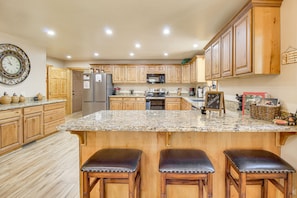 Kitchen | Fully Equipped w/ Cooking Basics