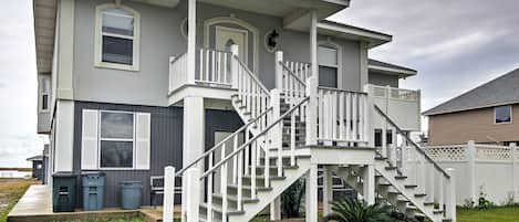 Slidell Vacation Rental Home | Stairs Required | 5BR | 2.5BA | 6,656 Sq Ft