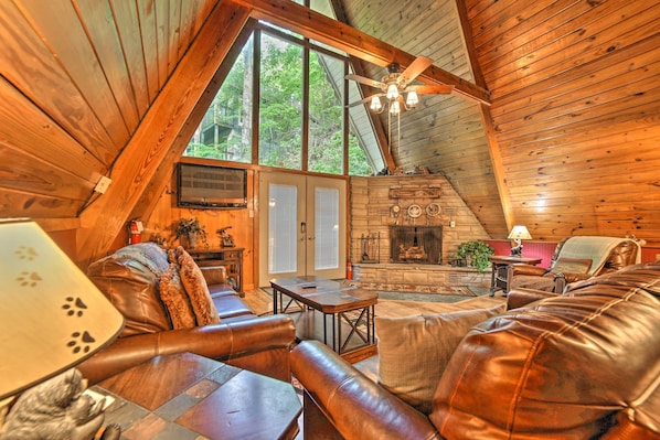 Gatlinburg Vacation Rental | 2BR | 2BA | 1,040 Sq Ft | Stairs Required