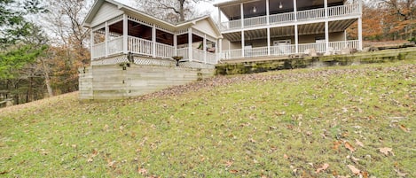 Eureka Springs Vacation Rental | 5BR | 3.5BA | 2 Stories | 4,000 Sq Ft