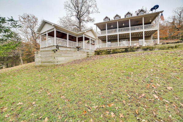 Eureka Springs Vacation Rental | 5BR | 3.5BA | 2 Stories | 4,000 Sq Ft