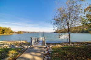 Walk to Pickwick Lake
