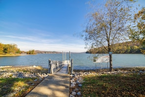 Walk to Pickwick Lake