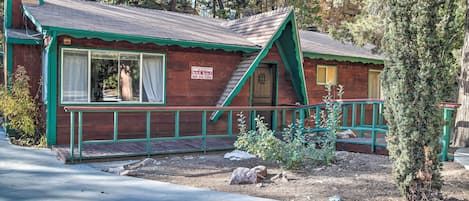 Big Bear Lake Vacation Rental | 3BR | 3BA | 1,144 Sq Ft | Step-Free Access