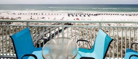 Balcony view - Yes, you are right on the beach! No obstructions, just amazing views.