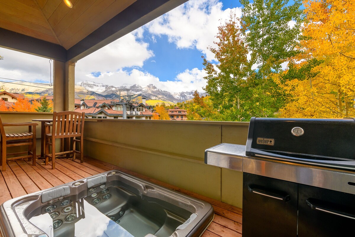 Heart of Mountain Village | Hike In/Out, Hot Tub, Sweeping Views