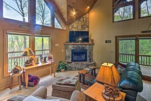 Living Room | Free WiFi | Picture Windows
