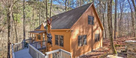 Highlands Vacation Rental | 3BR | 2BA | 1,500 Sq Ft | Stairs Required