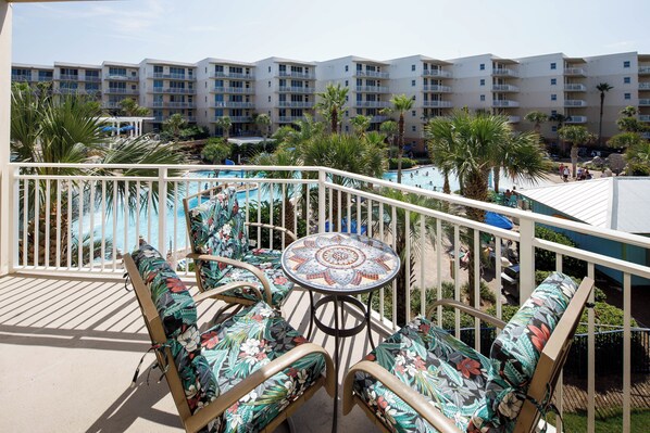 Balcony - Spacious wrap-around balcony for everyone to enjoy!