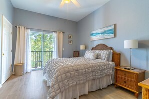 Queen Master Bedroom with access to the private balcony