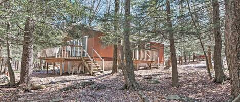 Pocono Lake Vacation Rental | 2BR | 1BA | 864 Sq Ft | Stairs Required