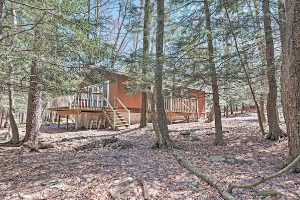 Pocono Lake Vacation Rental | 2BR | 1BA | 864 Sq Ft | Stairs Required