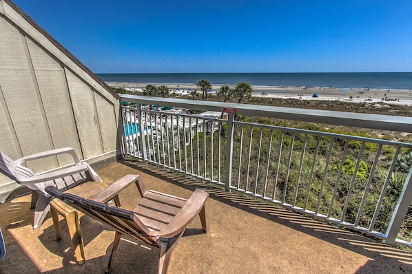 Direct Oceanfront Views, 339 Breakers. Sleeps 4