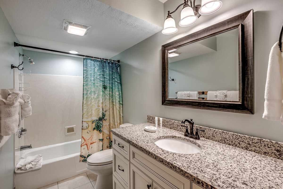 Large Family Friendly Condo – Steps to the Beach! Close to Attractions!