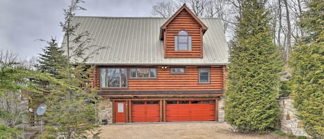 Boone Vacation Rental | 4BR + Loft | 4BA | 2,600 Sq Ft | Stairs to Access