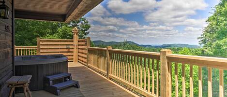 Sevierville Vacation Rental | 1BR | 1BA | 950 Sq Ft | Step-Free Access