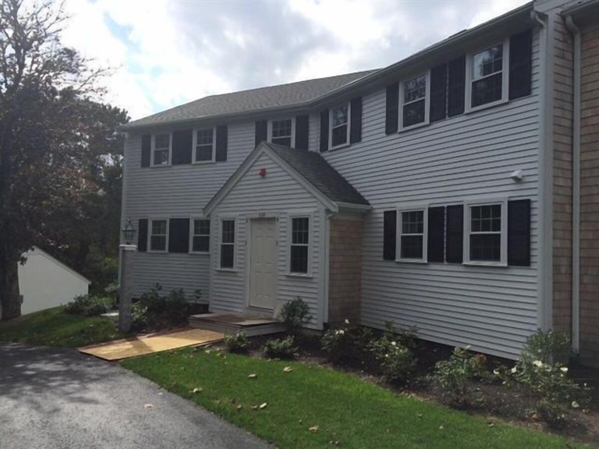 Near Beach, Renovated Condo, AC, Wifi