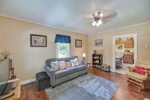 Living Room | Gas Fireplace | Flat-Screen TV